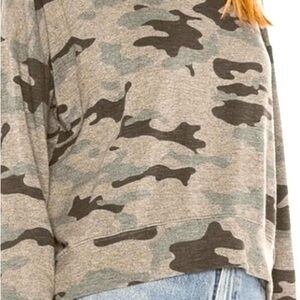 Sundry camo light grey long sleeve sweatshirt size 0